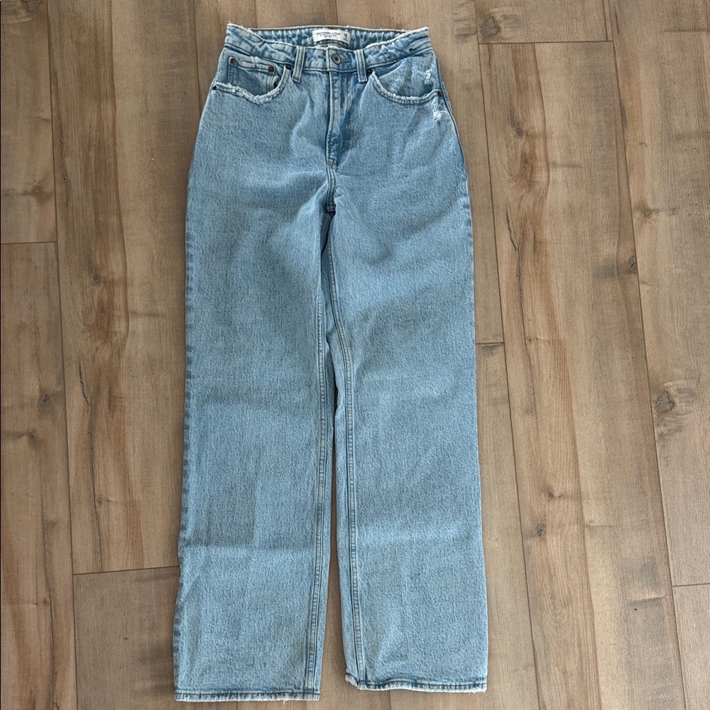Abercrombie & Fitch High Rise 90’s Relaxed Straight Leg Jean Curve Love